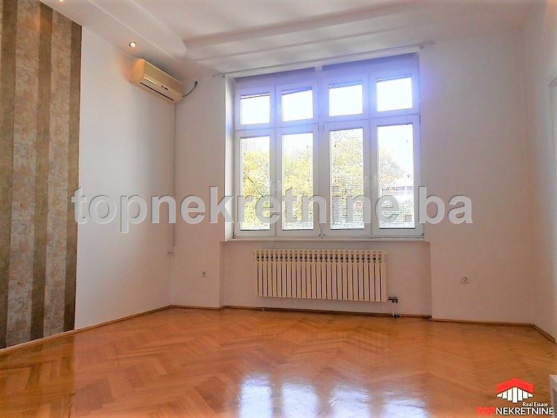 Renovated unfurnished apartment with 84 SqM, suitable for office, in the city center