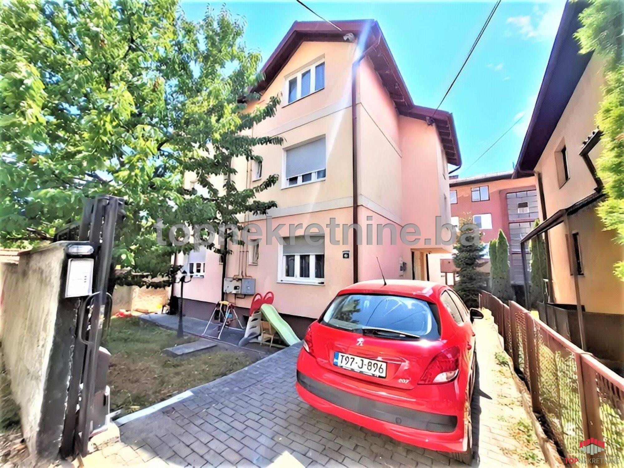 Prostran namješten stan od 90m2 sa garažom na Bjelavama