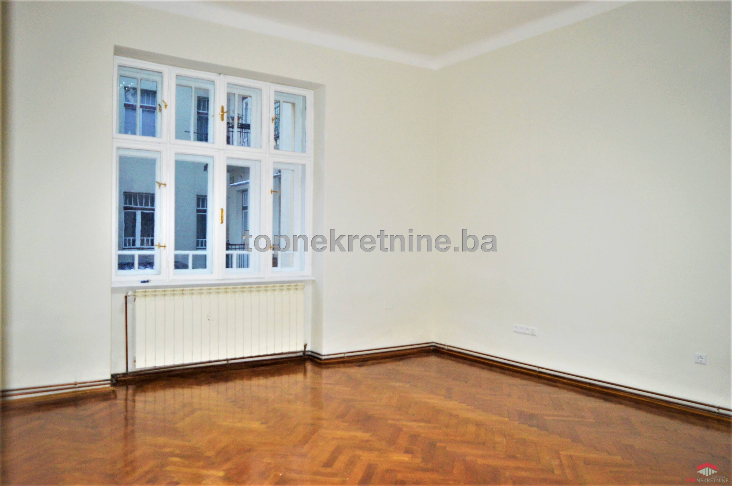 Spacious apartment with 92 SqM, with a bacony, 2nd floor, near Marketplace Markale
